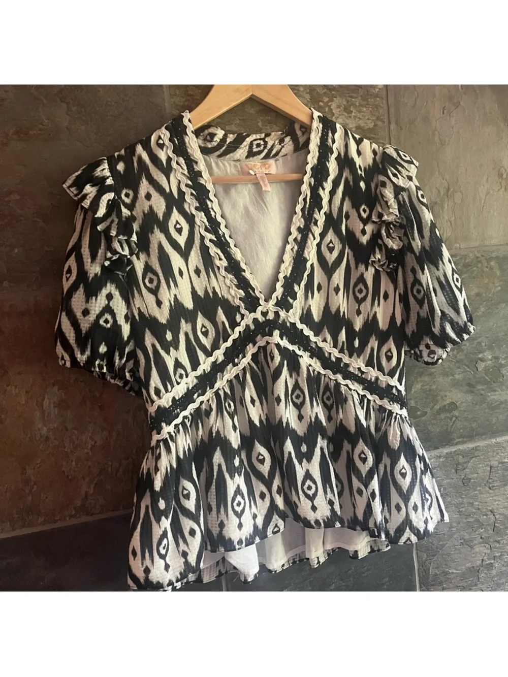 Anthropologie Black & White Ikat V-Neck puff sleeves Peplum Blouse